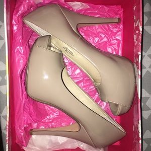 Chinese Laundry Opened Toes Beige heels